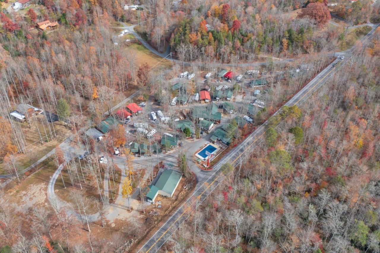 Arrow Creek Camp And Cabins Гатлинбург Экстерьер фото